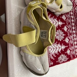 Women’s Nike Air Rift training shoe – size 7